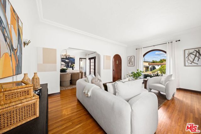 822 Pine Street, Santa Monica CA: https://media.crmls.org/mediaz/cd676239-6830-4d24-843b-d71bfd7e94f3.jpg