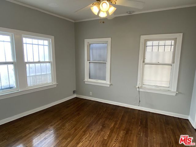 1123 S Citrus Avenue, Los Angeles CA: https://media.crmls.org/mediaz/cd68b009-9064-48bc-ac6b-1d911ee09763.jpg