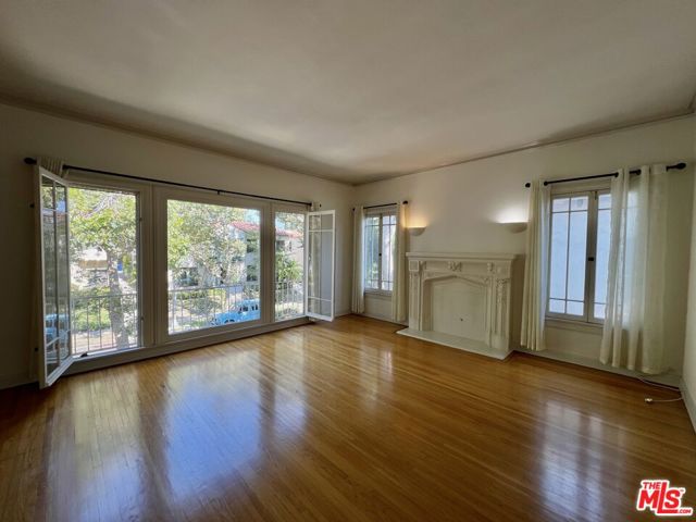 143 N Sycamore Avenue, Los Angeles CA: https://media.crmls.org/mediaz/cd68baf9-4eb0-452c-9aba-4a530656eca5.jpg