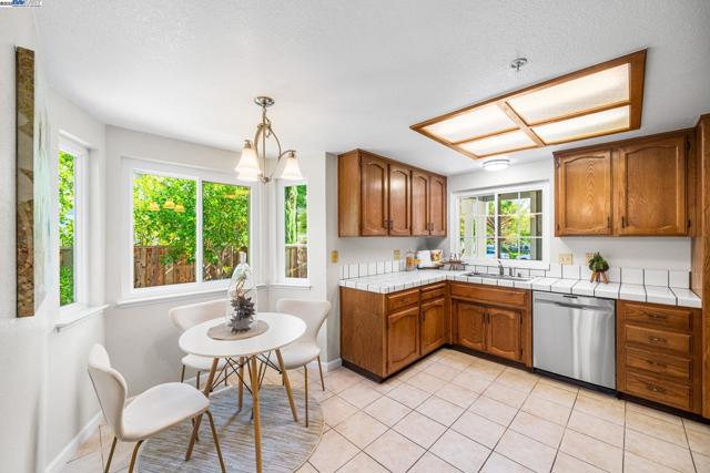473 Andrea Cir, Livermore CA: https://media.crmls.org/mediaz/cd69a7fd-b7ae-48d9-be90-bded59abbf87.jpg
