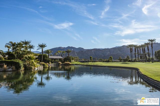8 Surrey Court, Rancho Mirage CA: https://media.crmls.org/mediaz/cd69bd80-900a-45aa-9e2f-e9e670c567e3.jpg