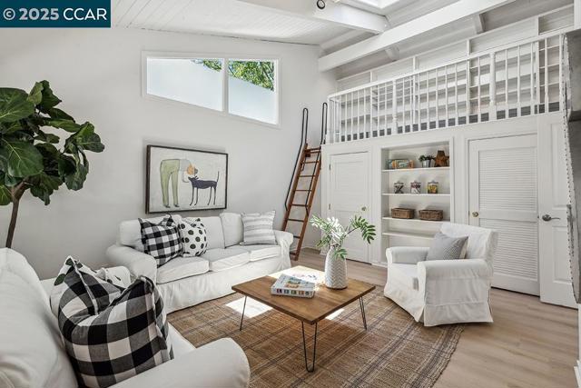 1245 Rimer Dr, Moraga CA: https://media.crmls.org/mediaz/cd6a19b6-d7af-472a-9407-8674f091d943.jpg