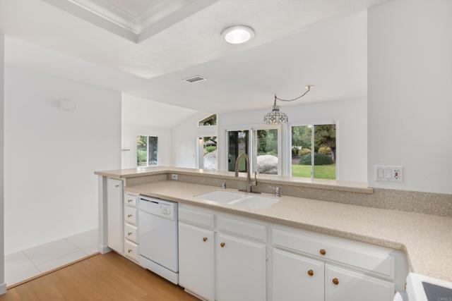 Detail Gallery Image 13 of 40 For 2105 David Dr, Escondido,  CA 92026 - 3 Beds | 2 Baths