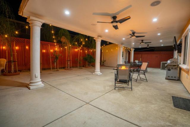 2385 N Mountainside Drive, Los Banos CA: https://media.crmls.org/mediaz/cd6adaab-eb44-46c1-be54-a51da1592576.jpg