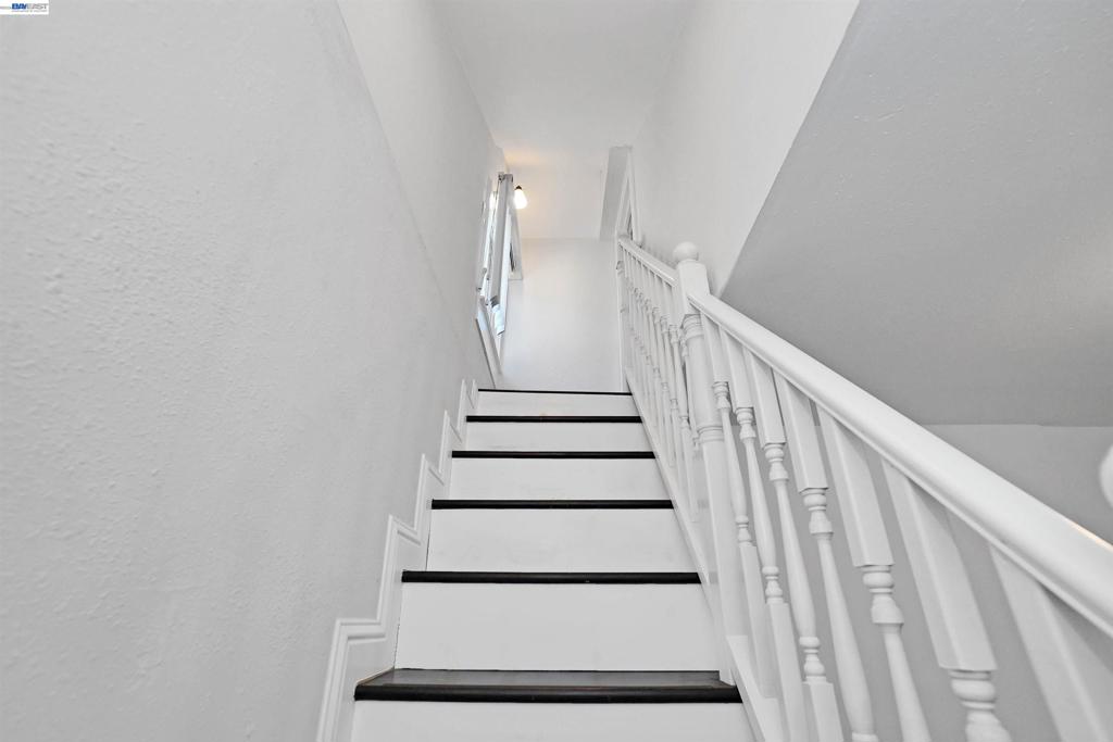 https://media.crmls.org/mediaz/cd6b66c6-42fd-421b-9ad2-bc3dd57c9bb2.jpg?preset=X-Large