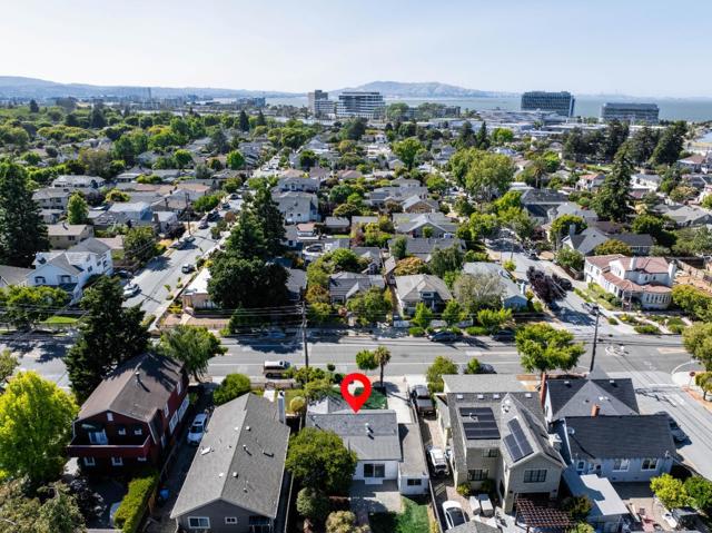 209 Bayswater Avenue, Burlingame CA: https://media.crmls.org/mediaz/cd6b79e9-7bd2-4569-939d-256c2861730a.jpg