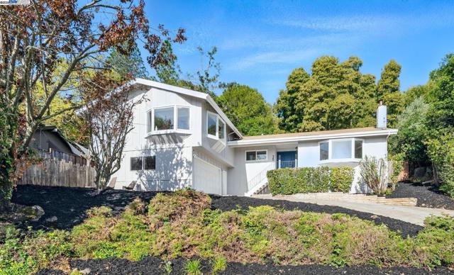 35 San Joaquin Pl, Novato CA: https://media.crmls.org/mediaz/cd6c08db-4f84-494a-a5cc-12ffeef0d4e4.jpg
