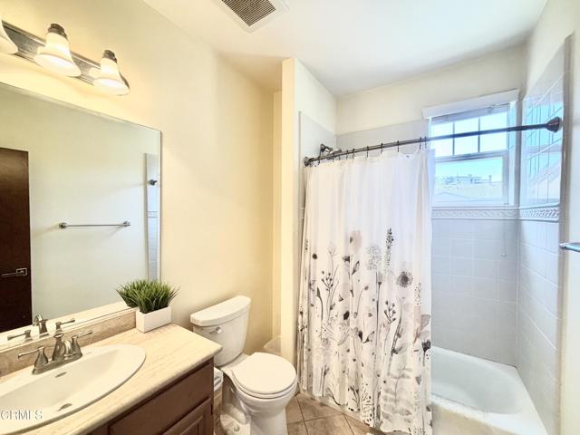 1430 Windshore Way, Oxnard CA: https://media.crmls.org/mediaz/cd6c3d2c-27cf-4c1f-b08b-c63bc2f4c57b.jpg