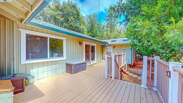 23357 Middle Camp Rd, Twain Harte CA: https://media.crmls.org/mediaz/cd6d5581-1bfd-41bd-9a59-471ddd373a68.jpg