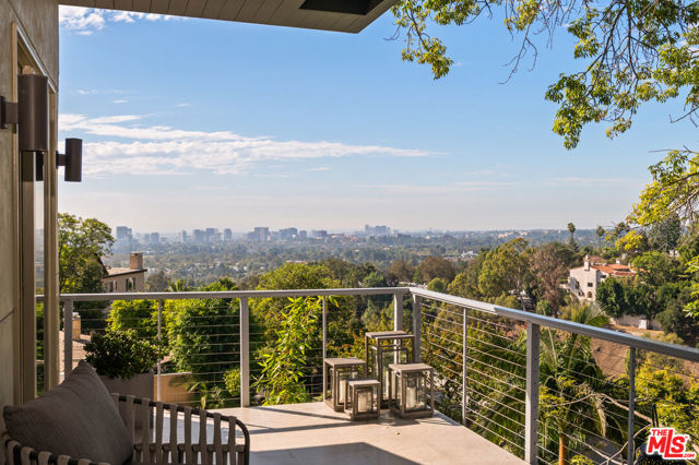 1415 Summitridge Drive, Beverly Hills CA: https://media.crmls.org/mediaz/cd6dce04-f94f-4416-bf2a-958769bf503c.jpg
