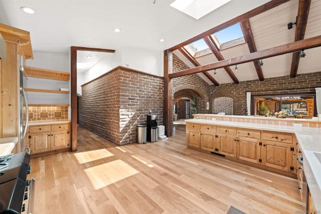 Image 31 of 75 For 1951 Cloverdale Rd