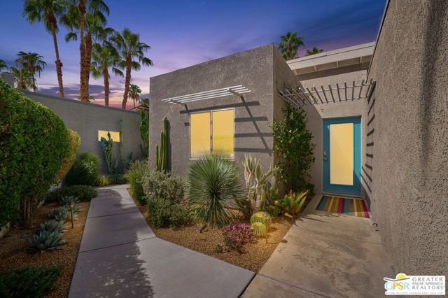 671 Dunes Court, Palm Springs, CA 92264