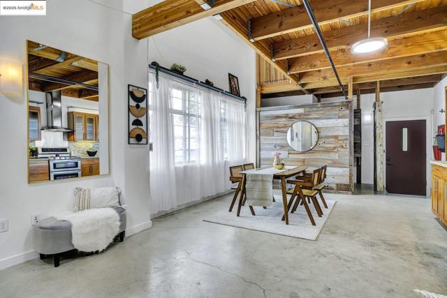1695 15Th St, Oakland CA: https://media.crmls.org/mediaz/cd6fbabb-1ad8-48d3-a885-cf2143396cbb.jpg