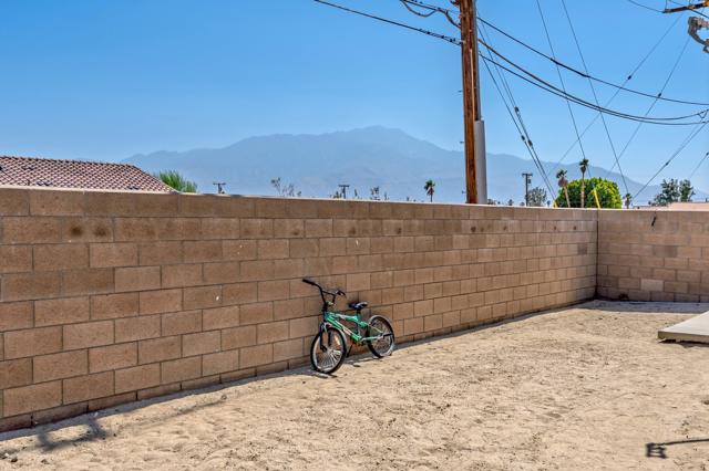 66765 Ironwood Drive, Desert Hot Springs CA: https://media.crmls.org/mediaz/cd7085fd-bc96-416d-b2cf-947e1b690b5a.jpg