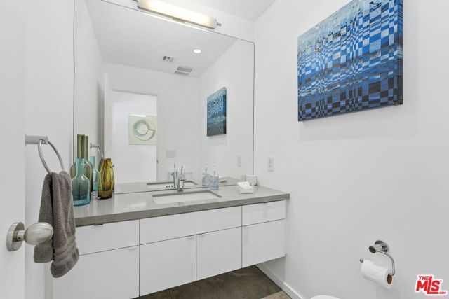 475 W Stevens Road, Palm Springs CA: https://media.crmls.org/mediaz/cd709f6c-0f2b-4e48-804b-3eb6a5dbb09a.jpg