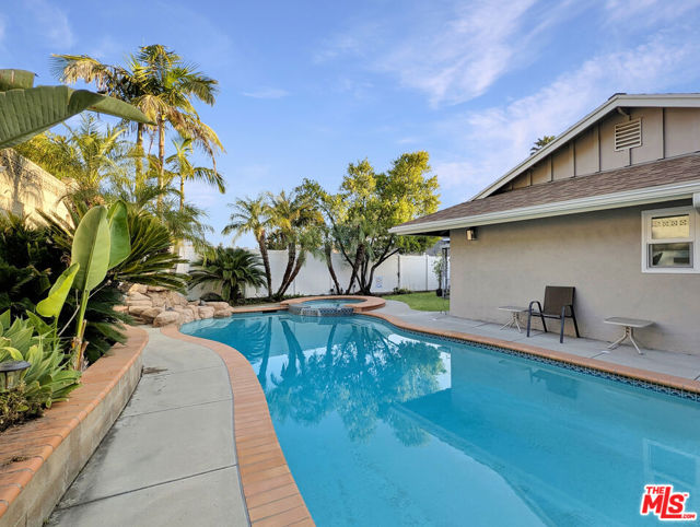 3308 Sparr Boulevard, Glendale CA: https://media.crmls.org/mediaz/cd7224ff-3887-4d81-8cf1-7089daac9177.jpg