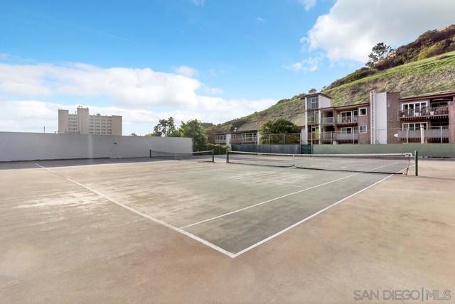 2600 Torrey Pines Rd, La Jolla CA: https://media.crmls.org/mediaz/cd723df7-73ee-4746-96f9-7c0fd88aeac9.jpg