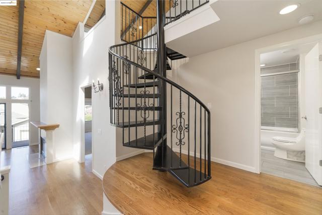 1881 Grand View Drive, Oakland CA: https://media.crmls.org/mediaz/cd724d4f-d096-45a4-832a-5a800e19f85a.jpg