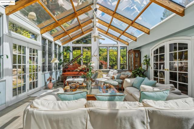 14 El Camino Moraga, Orinda CA: https://media.crmls.org/mediaz/cd72a00c-7ead-46e9-95ad-7843f06f961e.jpg