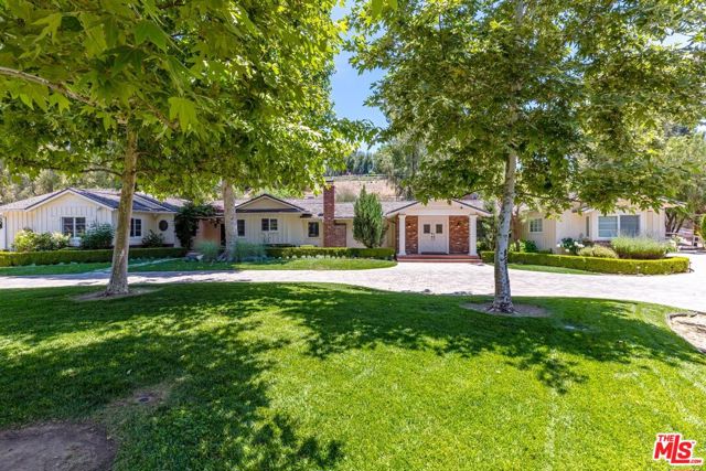 5840 Round Meadow Road, Hidden Hills CA: https://media.crmls.org/mediaz/cd732e85-1585-469e-b1cf-1554287e407c.jpg