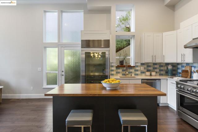 205 Sheridan RD, Oakland CA: https://media.crmls.org/mediaz/cd733c80-0950-42c7-ac3f-9fdecbbc2ec1.jpg