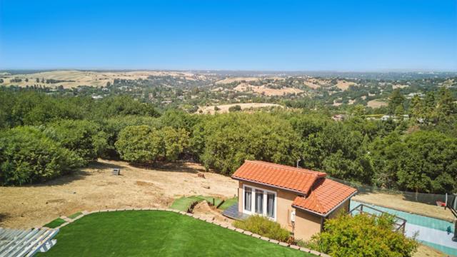 12252 Menalto Drive, Los Altos Hills CA: https://media.crmls.org/mediaz/cd740570-4a10-43fc-8783-2e0eeb046810.jpg