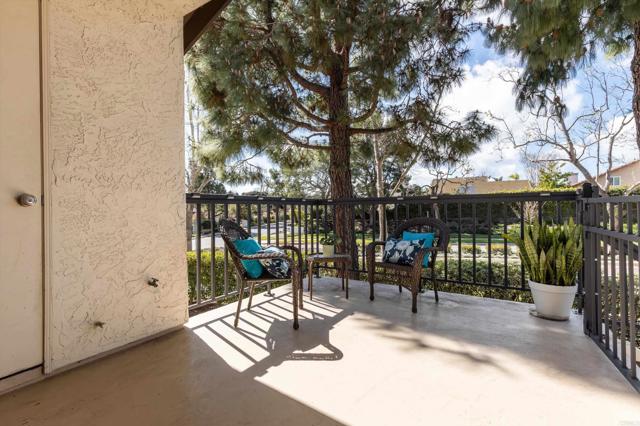 Detail Gallery Image 4 of 36 For 3524 Seahorn Circle, San Diego,  CA 92130 - 2 Beds | 2 Baths