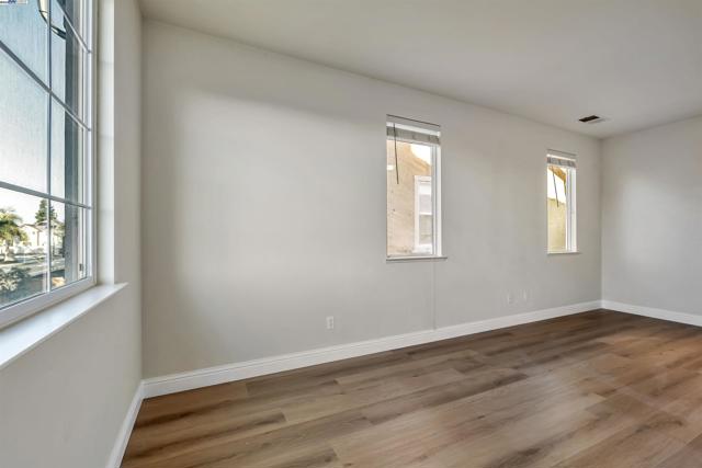 501 Carnaby Rd, Lathrop CA: https://media.crmls.org/mediaz/cd744acb-1517-4645-894f-26dfa7203771.jpg