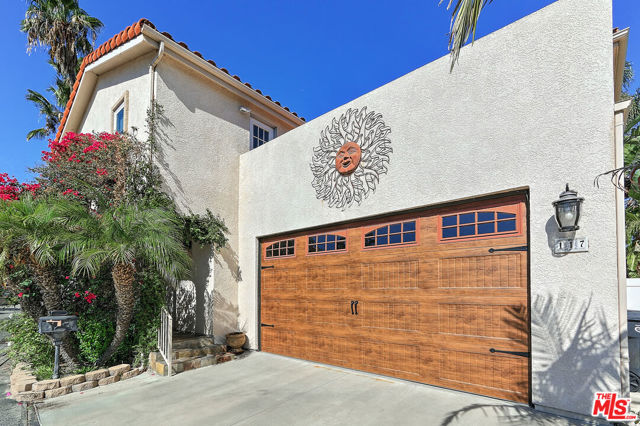 117 Navajo Lane, Topanga CA: https://media.crmls.org/mediaz/cd74ab00-63c1-4473-8587-7c707c21864b.jpg