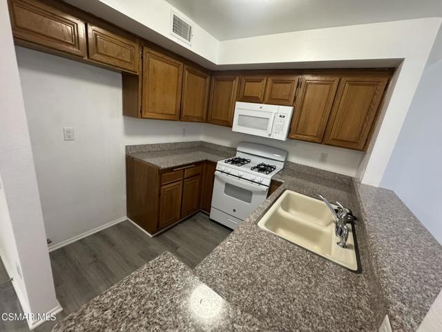 13042 Riverside Drive, Sherman Oaks CA: https://media.crmls.org/mediaz/cd75ab26-98e4-459c-aeac-aae7e6f55879.jpg