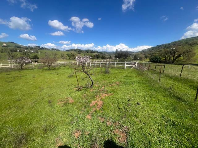 5390 Little Uvas Road, Morgan Hill CA: https://media.crmls.org/mediaz/cd75f9d3-8c14-4986-96d4-e6c8ed86b313.jpg