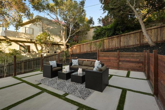 1560 Alturas Drive, Burlingame CA: https://media.crmls.org/mediaz/cd768e01-ab27-4fe9-8044-d2d55163df57.jpg