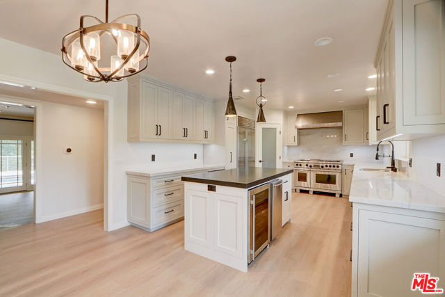 16314 Meadowridge Road, Encino CA: https://media.crmls.org/mediaz/cd7731d2-c2d5-4d21-84f4-663a5145312d.jpg
