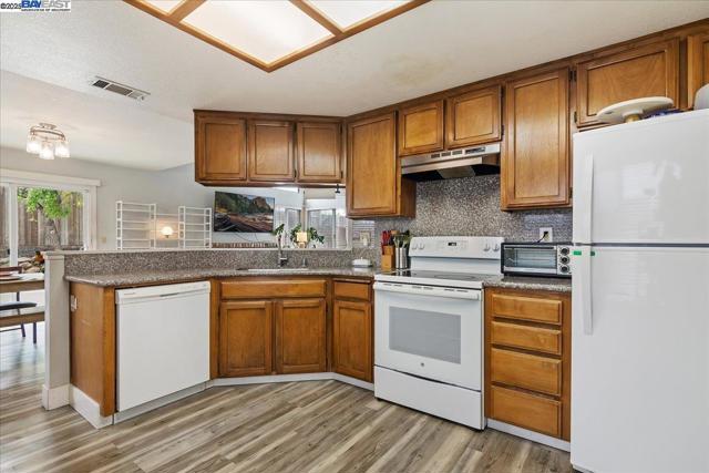 313 Grangnelli Ave, Antioch CA: https://media.crmls.org/mediaz/cd781cd3-54fd-430f-9c29-081297ff75b7.jpg