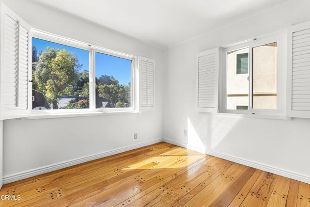 Detail Gallery Image 8 of 24 For 3826 Dixie Canyon Ave, Sherman Oaks,  CA 91423 - 3 Beds | 3 Baths