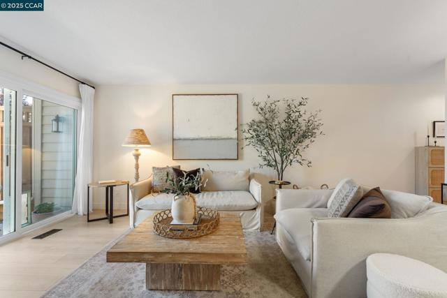6625 Pioneer Ln, Dublin CA: https://media.crmls.org/mediaz/cd78f7dc-1afd-438f-90ff-f5f4cf60e9bd.jpg