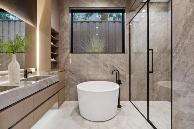 399 Camino Al Lago, Menlo Park CA: https://media.crmls.org/mediaz/cd7938f3-fa3c-44f9-887e-102b4566e684.jpg