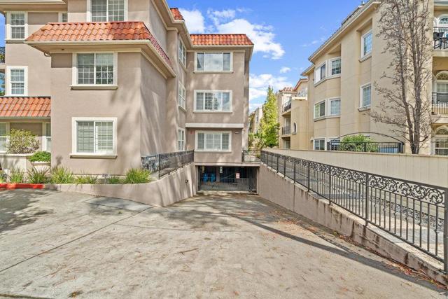 550 El Camino Real, Burlingame CA: https://media.crmls.org/mediaz/cd799511-ad5c-4e32-b085-99139fb39d73.jpg