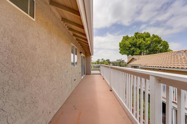 1354 Palomar Place, Vista CA: https://media.crmls.org/mediaz/cd7a33b7-a952-4bd6-8086-bed6d21fd486.jpg