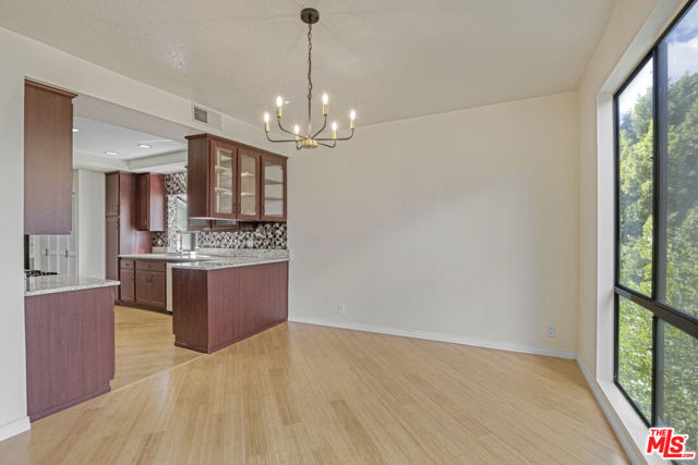 13331 Moorpark Street, Sherman Oaks CA: https://media.crmls.org/mediaz/cd7a4d5b-ae67-44dd-807b-b5c6474bae6e.jpg