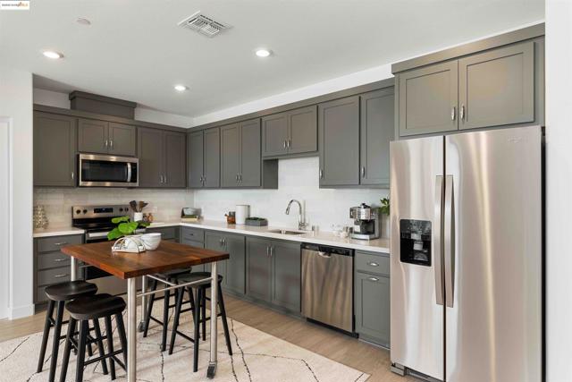 500 Somi Ct, Hayward CA: https://media.crmls.org/mediaz/cd7a55e5-6900-43be-9f3a-246994e3caec.jpg