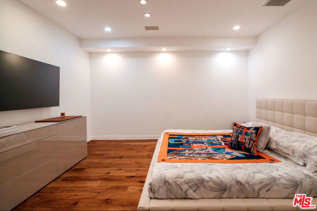 10375 Wilshire Boulevard, Los Angeles CA: https://media.crmls.org/mediaz/cd7b1312-0874-4b0d-8144-622fe104b3bb.jpg