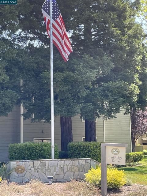160 Eastridge Dr, San Ramon CA: https://media.crmls.org/mediaz/cd7b62a6-0885-44a1-b1db-4857f743fe0f.jpg