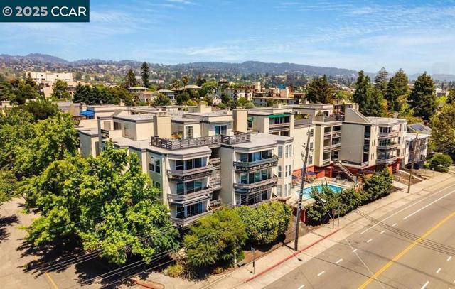 500 Vernon, Oakland CA: https://media.crmls.org/mediaz/cd7ca0c8-f68d-4c72-a615-ffa5d318dc03.jpg