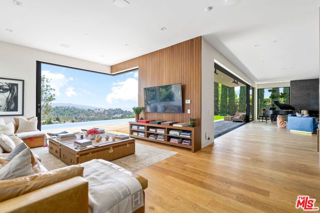 1030 Somera Road, Los Angeles CA: https://media.crmls.org/mediaz/cd7caea7-36f2-4c21-9aa7-0cbd4bb50133.jpg