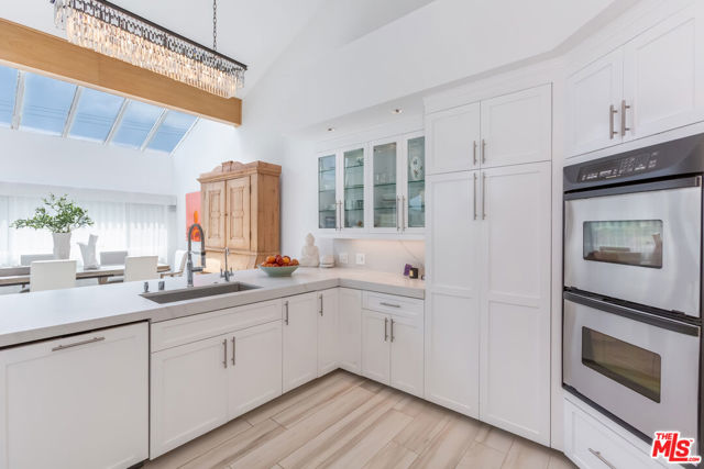 18 Union Jack Street, Marina del Rey CA: https://media.crmls.org/mediaz/cd7cf0e4-87ad-4483-bd71-a05ba81de5b6.jpg