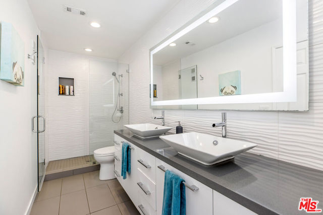 4342 Redwood Avenue, Marina del Rey CA: https://media.crmls.org/mediaz/cd7d15d6-2438-475b-ba24-0c5731c0e0c1.jpg