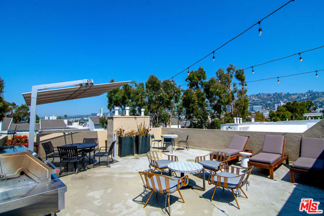 740 N Kings Road, West Hollywood CA: https://media.crmls.org/mediaz/cd7d517c-8819-4578-9e19-192d82272988.jpg