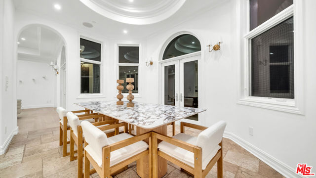 1447 San Ysidro Drive, Beverly Hills CA: https://media.crmls.org/mediaz/cd7e055f-0063-403f-94aa-c1ec264416db.jpg