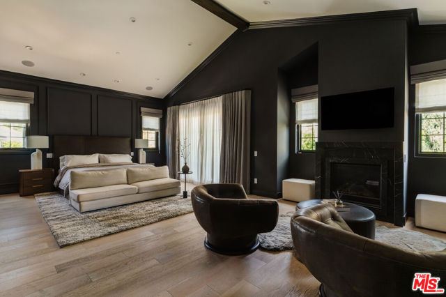 4656 Saloma Avenue, Sherman Oaks CA: https://media.crmls.org/mediaz/cd7e0895-a1ed-45ed-9aed-95de14e210dd.jpg